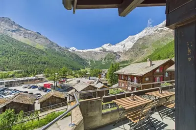 Ein allgemeiner Bergblick oder ein Berglick von der Ferienwohnung aus