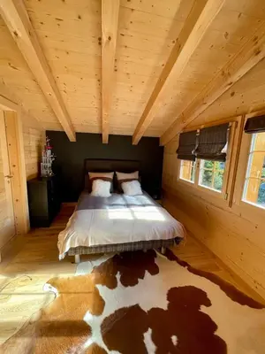 Ein Bett oder Betten in einem Zimmer der Unterkunft Charming Chalet With Splendid Views Near Gstaad