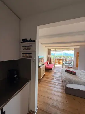 Ein Bett oder Betten in einem Zimmer der Unterkunft Vue panoramique, Piscine, Spa, Ski in-out & Golf à l'hôtel de l'Etrier à Crans-Montana
