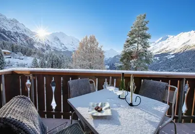 Ein allgemeiner Bergblick oder ein Berglick von der Ferienwohnung aus