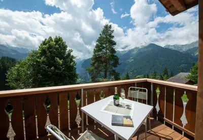 Ein allgemeiner Bergblick oder ein Berglick von der Ferienwohnung aus
