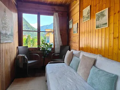 Ein Sitzbereich in der Unterkunft Interlaken house with Harder Kulm view