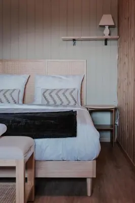 Ein Bett oder Betten in einem Zimmer der Unterkunft Hidden Retreats Grand Lookout Boutique Chalet