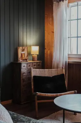 Ein Sitzbereich in der Unterkunft Hidden Retreats Snowpeak Boutique Apartments