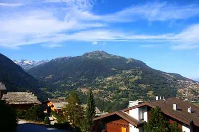 Ein allgemeiner Bergblick oder ein Berglick von der Ferienwohnung aus
