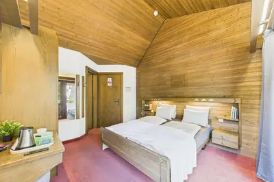 Ein Bett oder Betten in einem Zimmer der Unterkunft Central suite to stay for two experience SaasFee