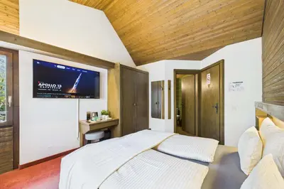 TV/Unterhaltungsangebot in der Unterkunft Central suite to stay for two experience SaasFee