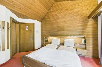 Ein Bett oder Betten in einem Zimmer der Unterkunft Central suite to stay for two experience SaasFee