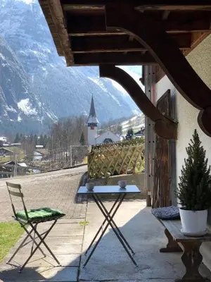 Ein allgemeiner Bergblick oder ein Berglick von der Ferienwohnung aus