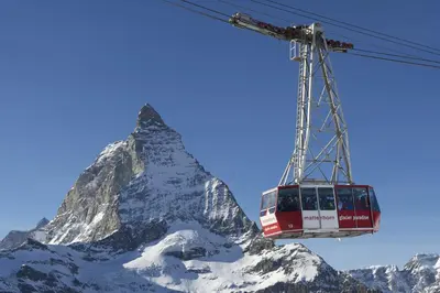 Ein allgemeiner Bergblick oder ein Berglick von des Chalets aus