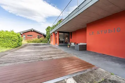 Das Gebäude in dem sich die Ferienwohnung befindet