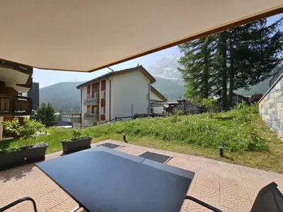 Ein allgemeiner Bergblick oder ein Berglick von der Ferienwohnung aus