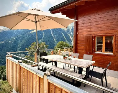 Ein allgemeiner Bergblick oder ein Berglick von des Chalets aus