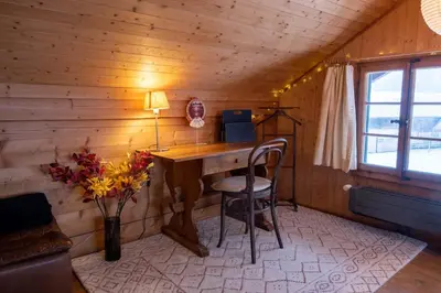 Ein Sitzbereich in der Unterkunft Cozy chalet in Kandersteg