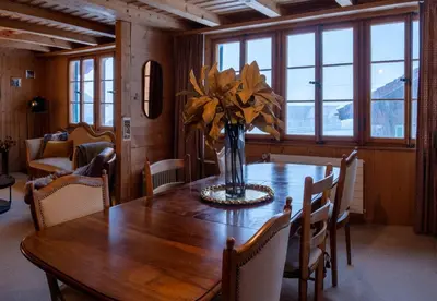 Ein Sitzbereich in der Unterkunft Cozy chalet in Kandersteg
