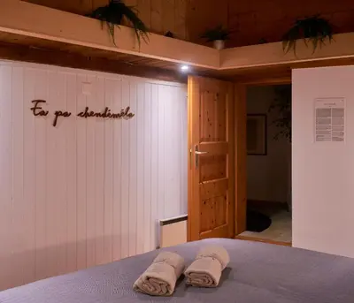 Ein Bett oder Betten in einem Zimmer der Unterkunft Chalet à thème, 2 chambres, vue sur les montagnes