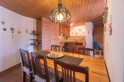 Ein Sitzbereich in der Unterkunft Duplexwohnung in den Alpen