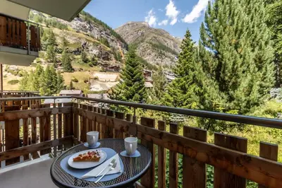 Ein allgemeiner Bergblick oder ein Berglick von der Ferienwohnung aus