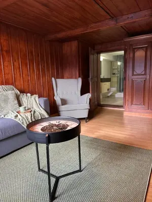 Ein Sitzbereich in der Unterkunft CapoBnB Seepanorama am See 10 Min nach Interlaken