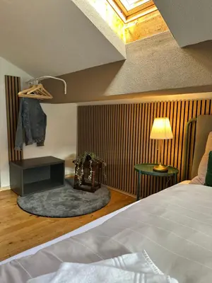 Ein Bett oder Betten in einem Zimmer der Unterkunft CapoBnB Seepanorama am See 10 Min nach Interlaken