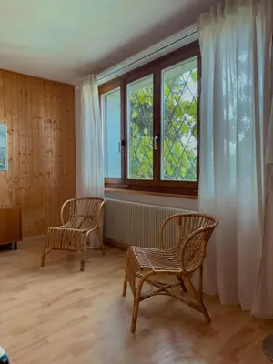 Ein Sitzbereich in der Unterkunft Private Chalet with Pool, Lake & Mountain Views