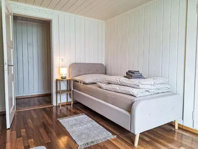 Ein Bett oder Betten in einem Zimmer der Unterkunft Chalet Haus am See 4B by Interhome