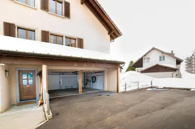 Das Gebäude in dem sich die Ferienwohnung befindet