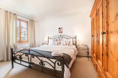 Ein Bett oder Betten in einem Zimmer der Unterkunft Little Gemsstock Apartment