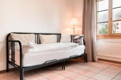 Ein Bett oder Betten in einem Zimmer der Unterkunft Little Gemsstock Apartment