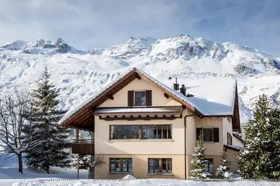 Ein allgemeiner Bergblick oder ein Berglick von der Ferienwohnung aus