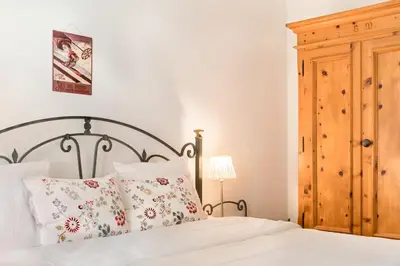 Ein Bett oder Betten in einem Zimmer der Unterkunft Little Gemsstock Apartment