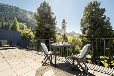 Ein allgemeiner Bergblick oder ein Berglick von der Ferienwohnung aus