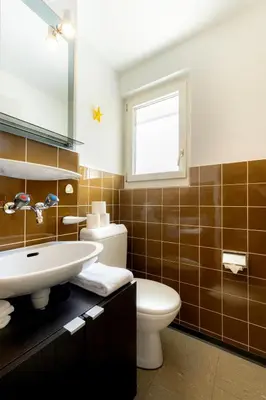 Ein Badezimmer in der Unterkunft AnDerBlick Apartment