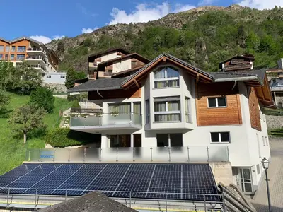 Ein allgemeiner Bergblick oder ein Berglick von des Privatzimmers aus