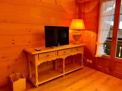 TV/Unterhaltungsangebot in der Unterkunft Gstaad Blue Sky Chalet with stunning views