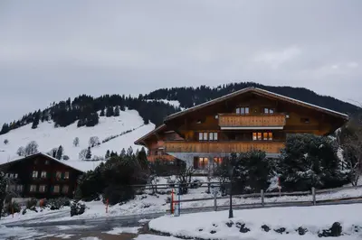 Gstaad Blue Sky Chalet with stunning views im Winter