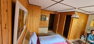 Ein Bett oder Betten in einem Zimmer der Unterkunft Alphenrose saxeten