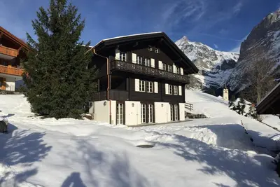 Ein allgemeiner Bergblick oder ein Berglick von der Ferienwohnung aus