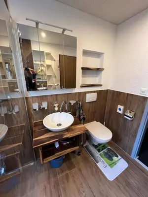 Ein Badezimmer in der Unterkunft Leukerbad TOP, Thermalquellen, Skigebiet