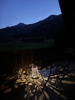 Ein allgemeiner Bergblick oder ein Berglick von der Ferienwohnung aus