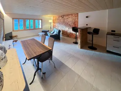 Ein Sitzbereich in der Unterkunft Lake View Chalet Mis