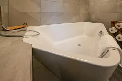 Ein Badezimmer in der Unterkunft Chalet Himmel - Top renoviertes Walliserhaus in Biel VS