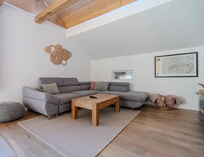 Ein Sitzbereich in der Unterkunft Comfy, Spacious and Central Duplex Apartment
