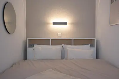 Ein Bett oder Betten in einem Zimmer der Unterkunft Modern studio - lots of comfort in a central location