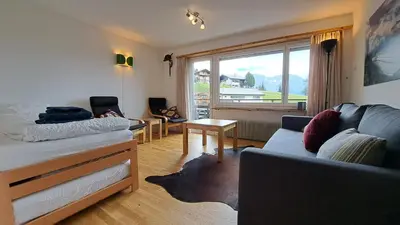 Ein Sitzbereich in der Unterkunft Sunny 5 guests apartment by Moosfluh gondola