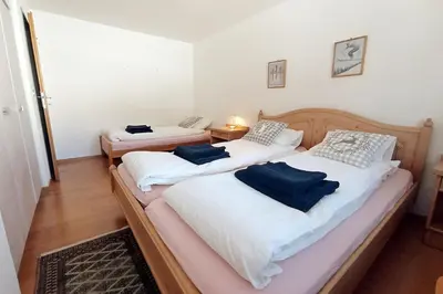 Ein Bett oder Betten in einem Zimmer der Unterkunft Sunny 5 guests apartment by Moosfluh gondola