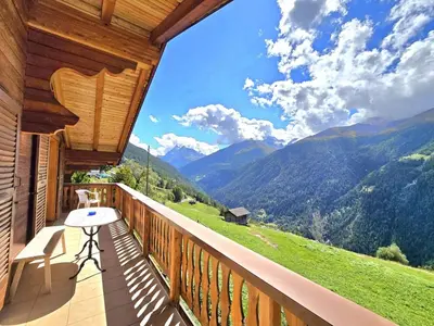 Ein allgemeiner Bergblick oder ein Berglick von der Ferienwohnung aus