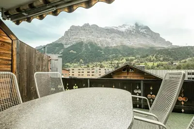 Ein allgemeiner Bergblick oder ein Berglick von der Ferienwohnung aus