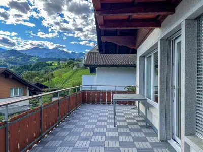 Ein allgemeiner Bergblick oder ein Berglick von der Ferienwohnung aus