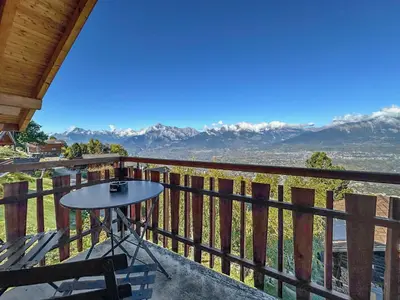 Ein allgemeiner Bergblick oder ein Berglick von der Ferienwohnung aus